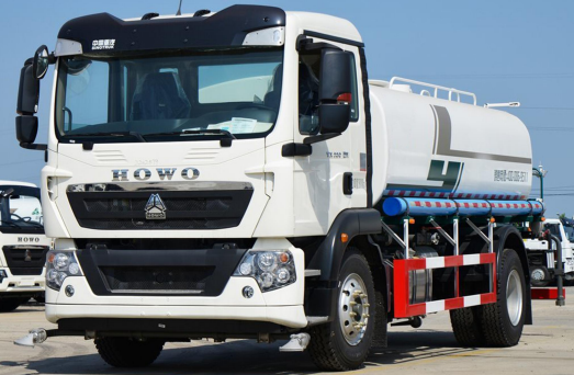 HOWO WATER TRUCK豪沃水罐车 - Truck Product Image